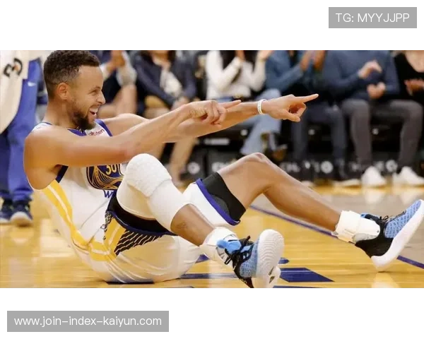 库里造犯规稳稳罚中，勇士用罚球巩固优势